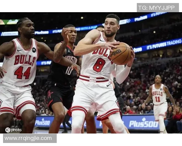 公牛前锋拉文成功破门,带领球队取得连胜 公牛前锋拉文成功破门,带领球队取得连胜