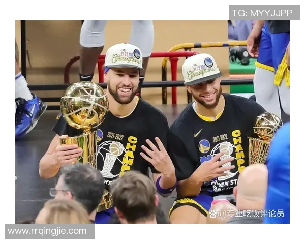 汤普森与库里携手砍下72分，勇士横扫湖人取得10连胜